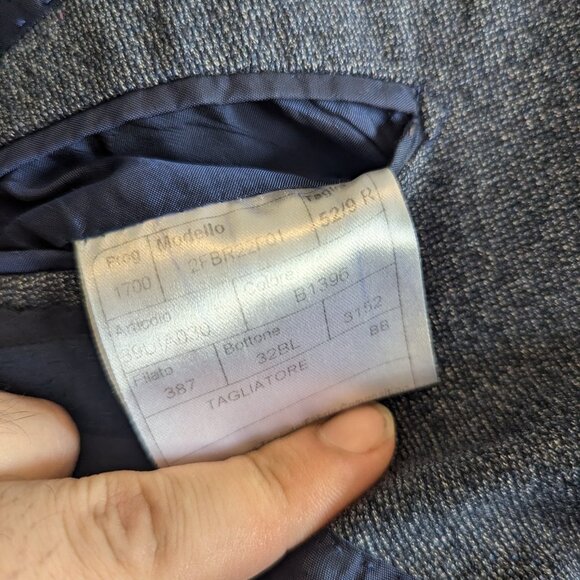TAGLIATORE - 2-piece wool blend suit - Sz 52/9 - Picture 8 of 15